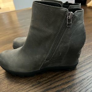 Gray sorel wedge booties sz8.5